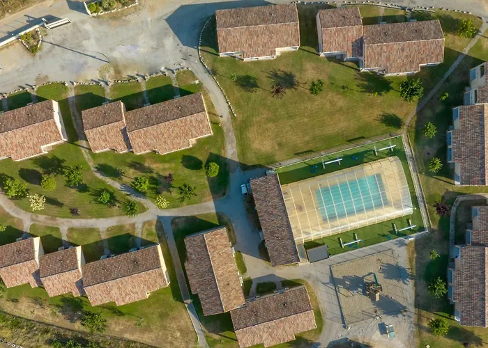 Du Parc - Gorges De L'herault - Cevennes - Parc Sports & Loisirs Ganges ホリデーパーク 3*